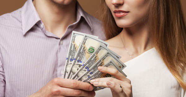 How to save money while buying gifts to impress your Russian girlfriend